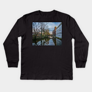 Bridge over the River Wensum in the city of Norwich on a dull and overcast winter's day Kids Long Sleeve T-Shirt